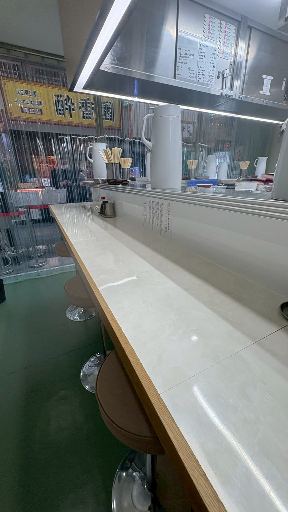 蒲田の中華そば きくたにの内観