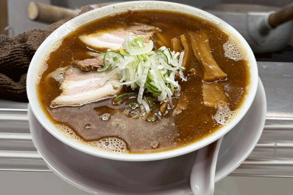 蒲田の中華そばきくたにで提供される魚介系スープの中華そば